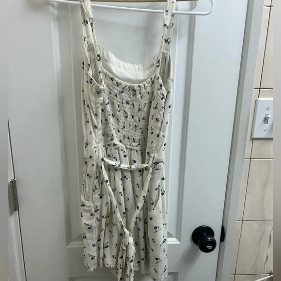 White floral romper from Hollister Woman’s Size Medium - Picture 3 of 3